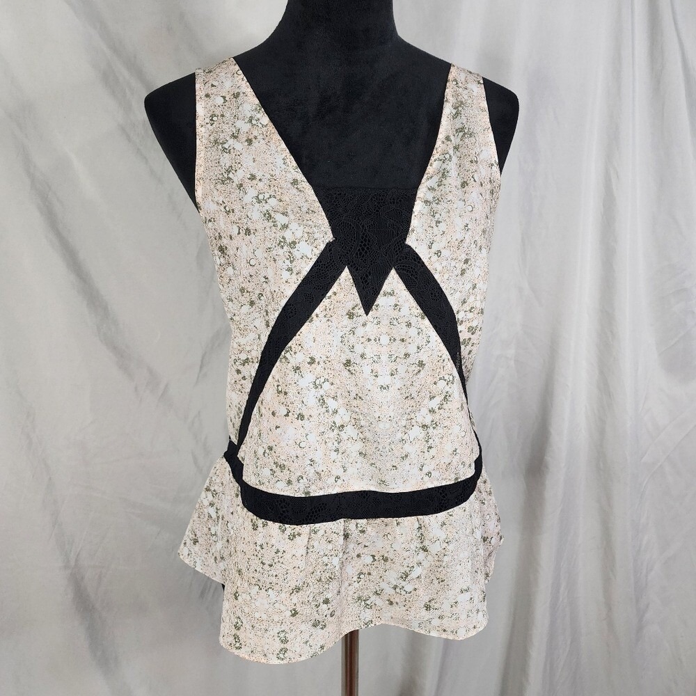 BCBGeneration Size Medium Sleeveless Pebble Paint Splat Black Lace Detail Tank